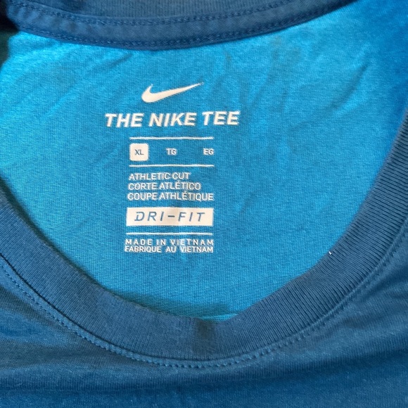 Nike shirt - Picture 3 of 4